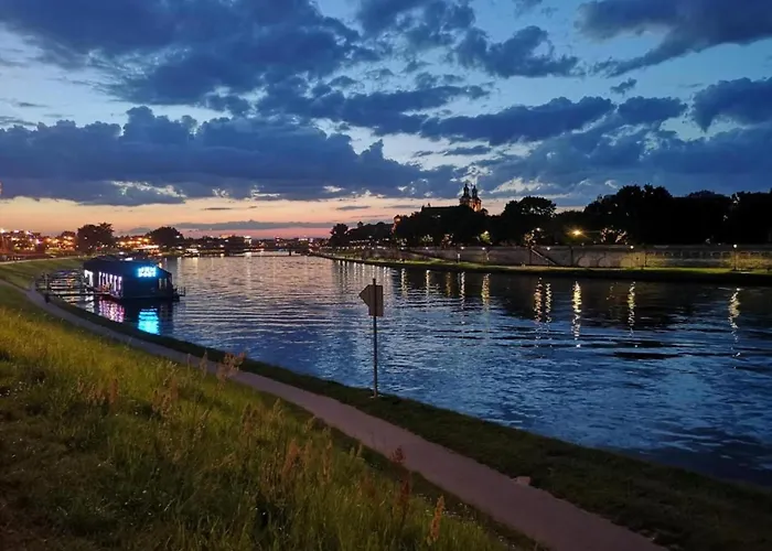 شقة In Near Main Square *